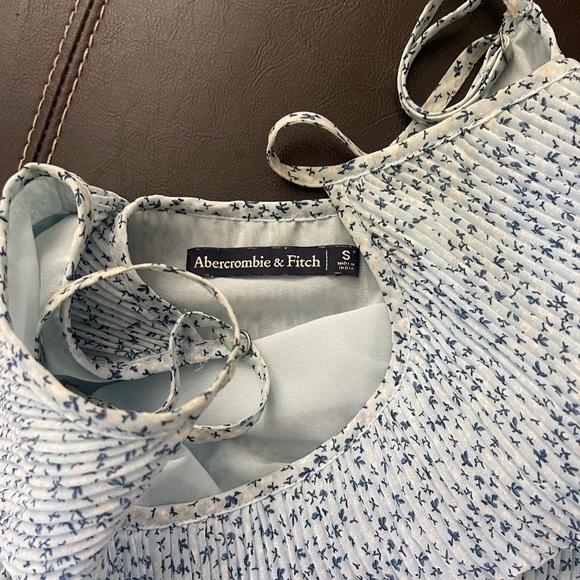 Top - Picture 2 of 2